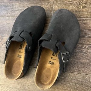Like new Birkenstock Boston Clog. Black oiled-leather size 39.
